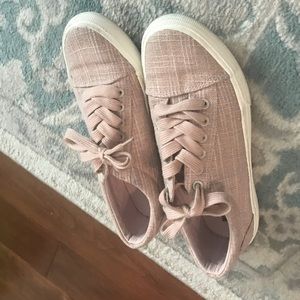 Super cute pink glittery shoes